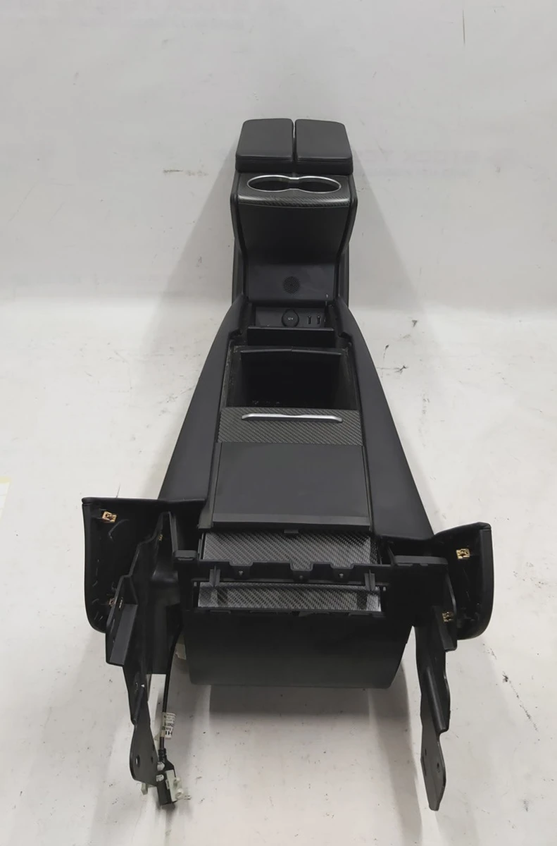 1 Центральная консоль в сборе подлокотник черная кожа подстаканник CARBON FIBER Tesla model X 1026728-S0-E