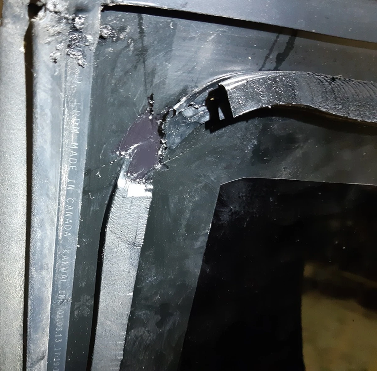 4 Скло панорами з пошкодженням Tesla model S 1026853-S0-B