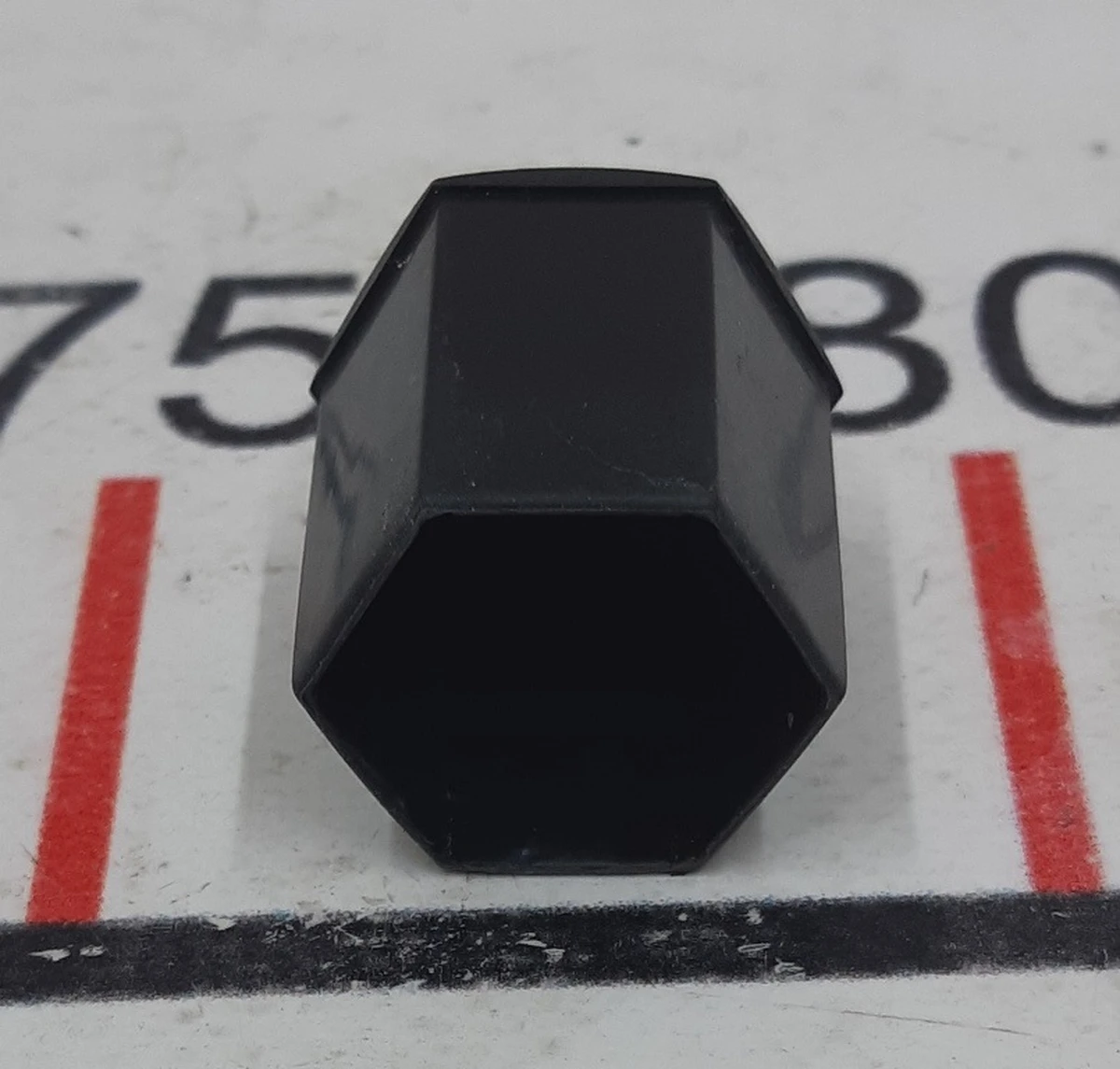 9 Ковпачок колісної гайки чорний пластик d21 Tesla Model S, Model S REST, Model X 1027010-00-B