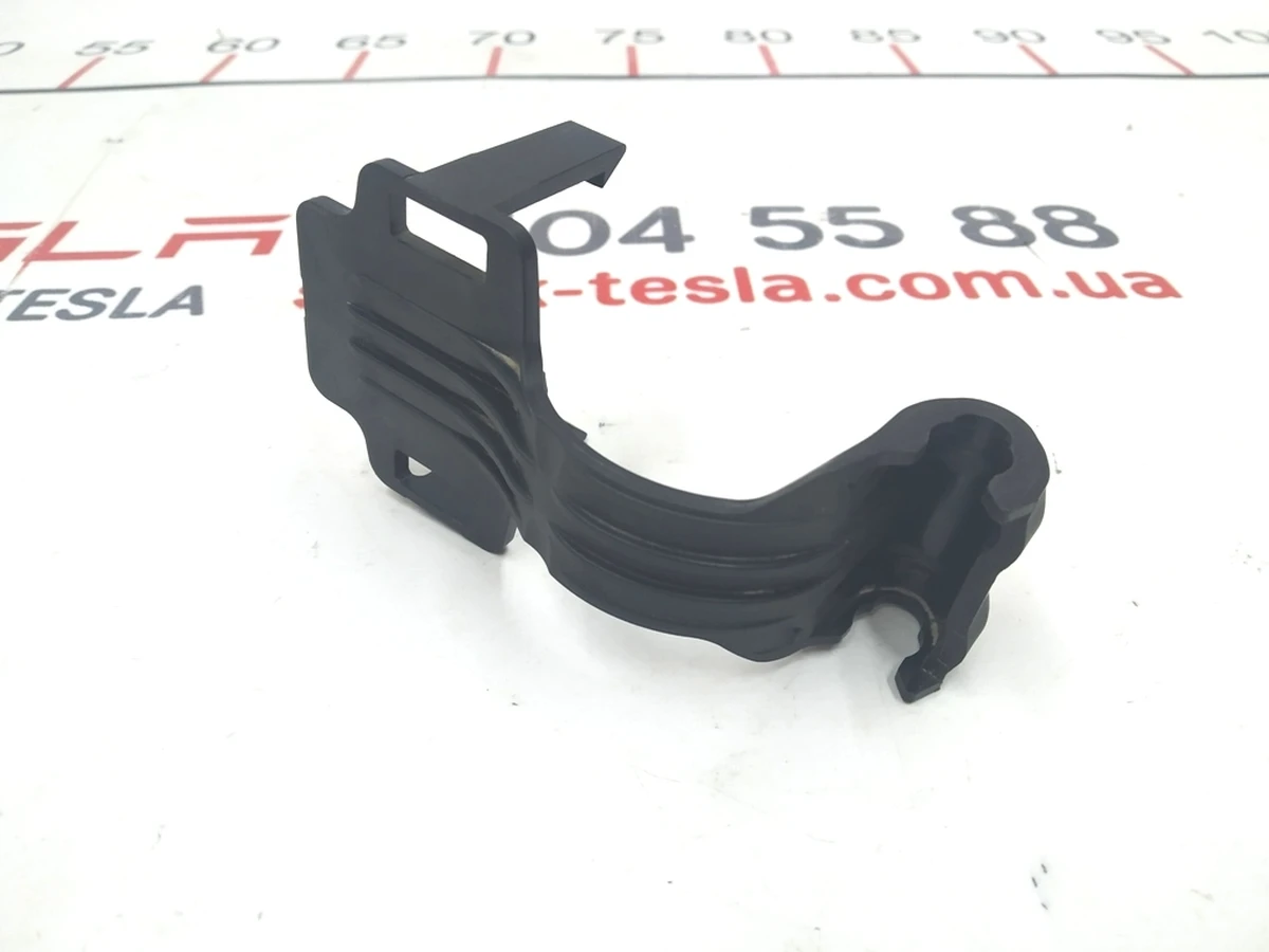 7 Кріплення проводки адаптивного демпфера пневмопідвіски Tesla model X 1027073-00-A