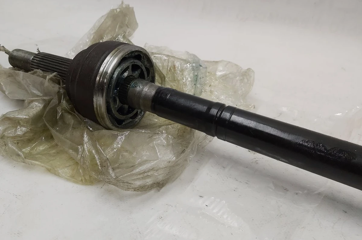 2 Піввісь передня права без пильовиків та хомутів AWD Tesla model X 1027115-00-D