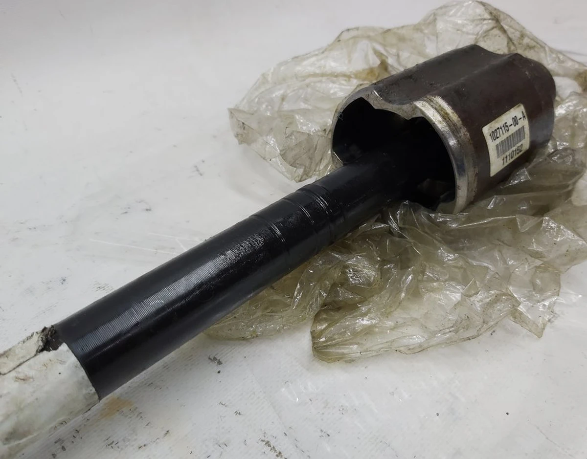 2 Піввісь передня права без пильовиків та хомутів AWD Tesla model X 1027115-00-D