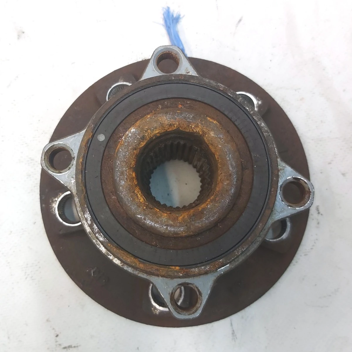 2 Маточина (передня задня) (ліва права) AWD без шпильок Tesla model X 1027170-00-B