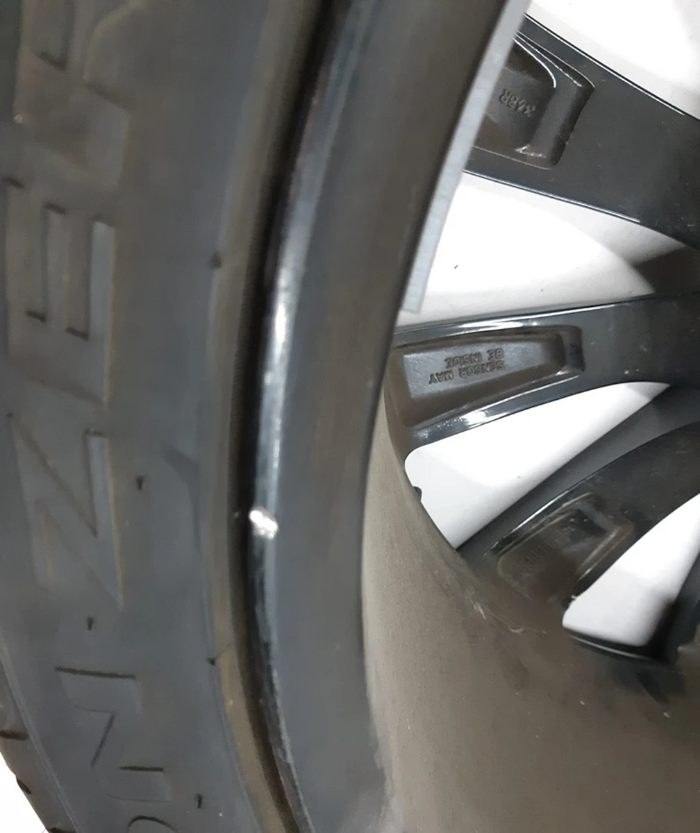 3 Диск колесный задний 22x10J ET35-TURBINE BLACK с повреждением Tesla model X 1089366-00-C