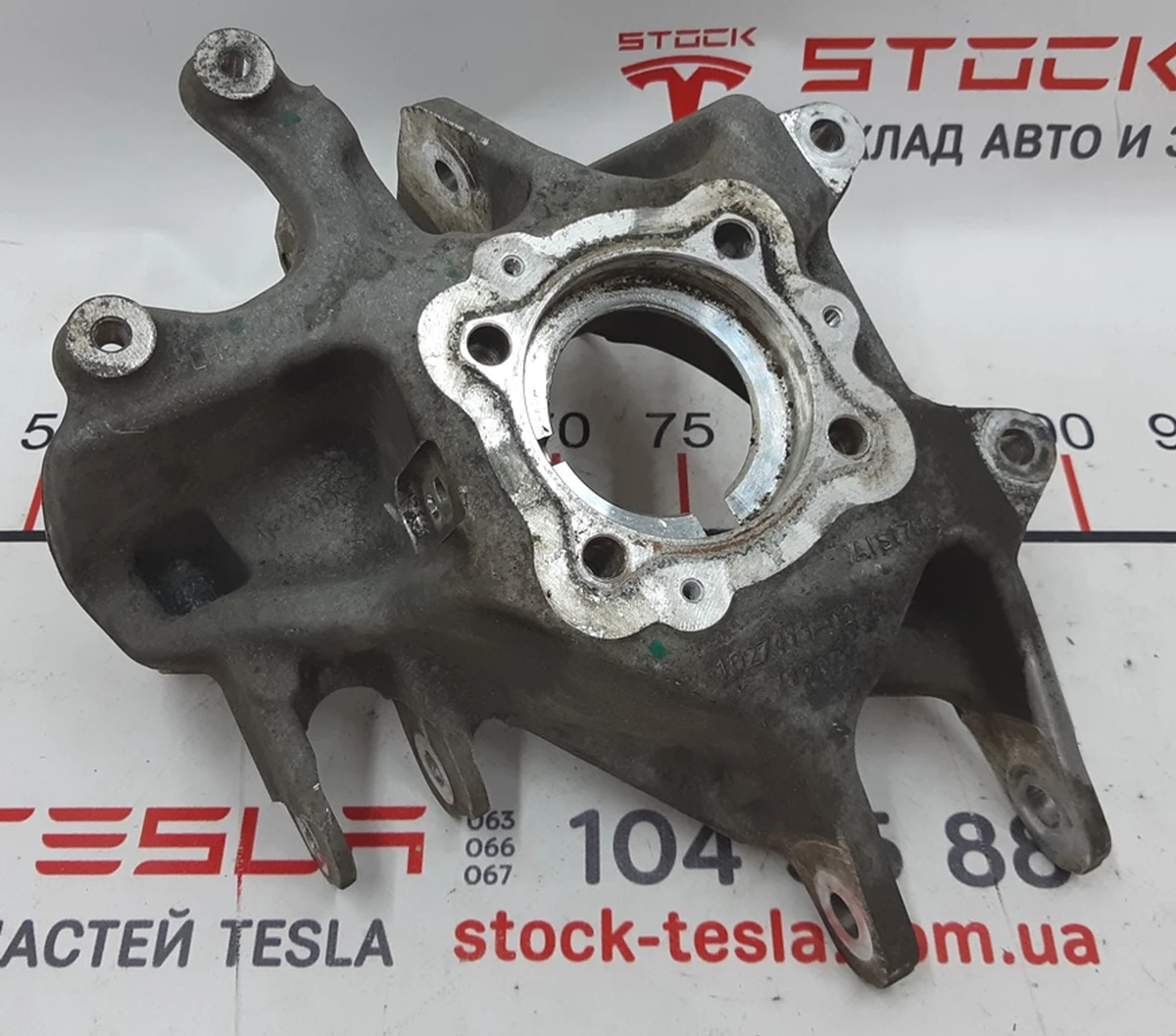 1 Rear left knuckle (trunnion) Tesla model X 1027411-00-D