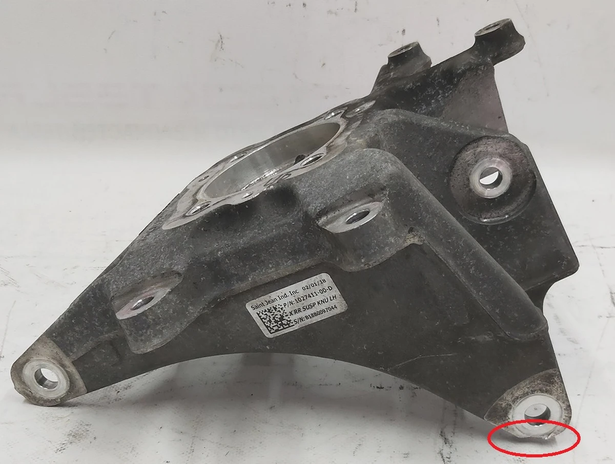 1 Left rear knuckle (trunnion) with damage Tesla model X 1027411-00-D