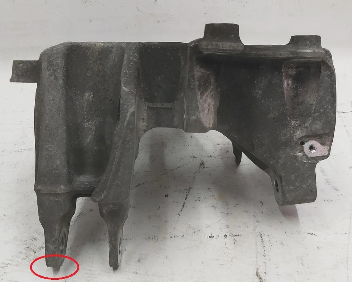 1 Left rear knuckle (trunnion) with damage Tesla model X 1027411-00-D