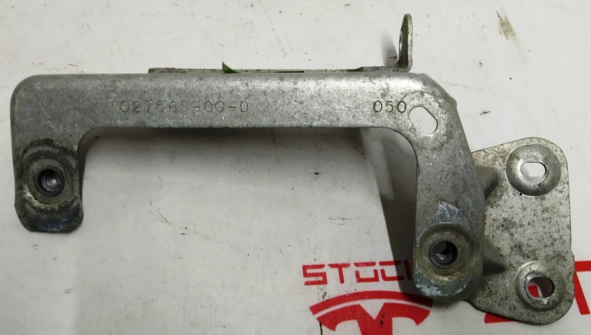 9 Кронштейн крепления охладителя батареи Tesla model S REST 1027569-00-D