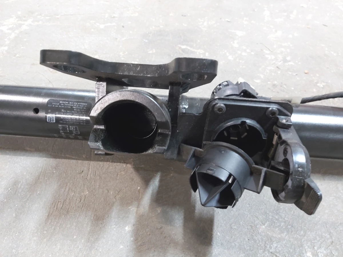 1 Причіпний пристрій Bosal у зборі Tesla model X 1027581-00-F