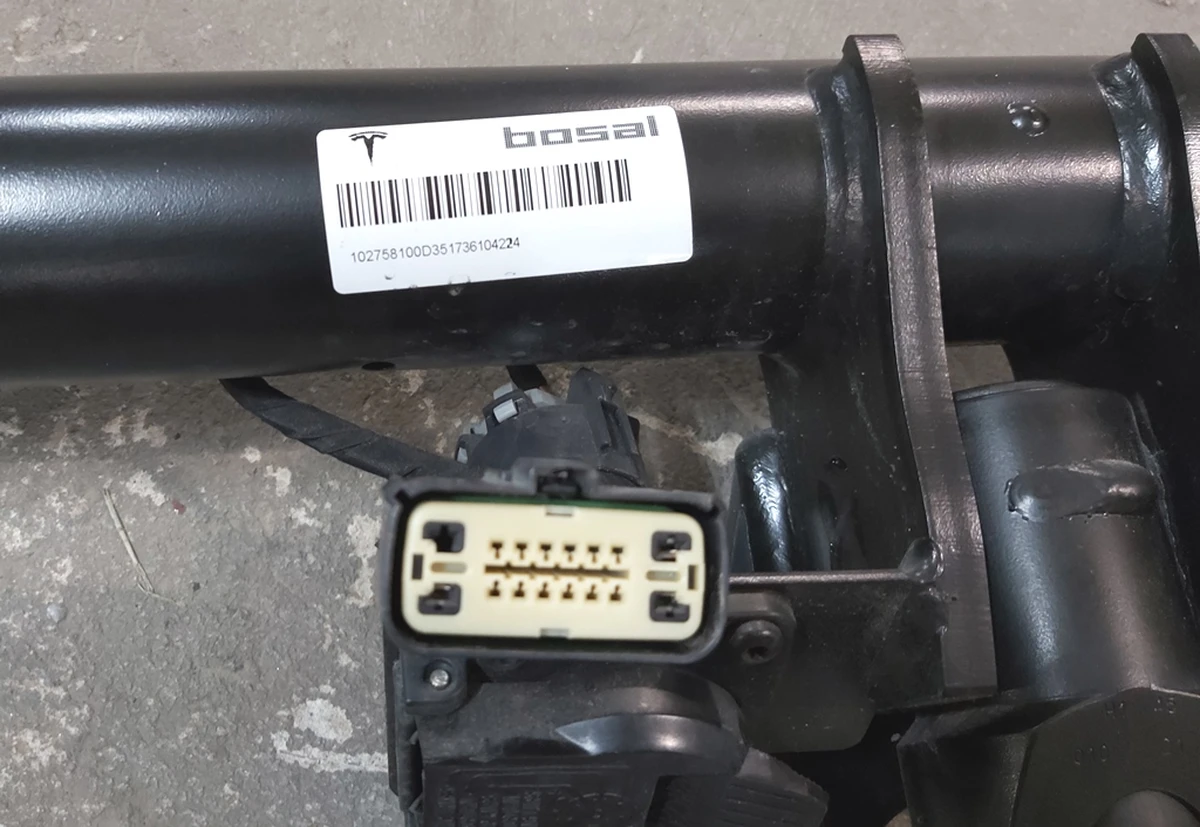 1 Причіпний пристрій Bosal у зборі Tesla model X 1027581-00-F