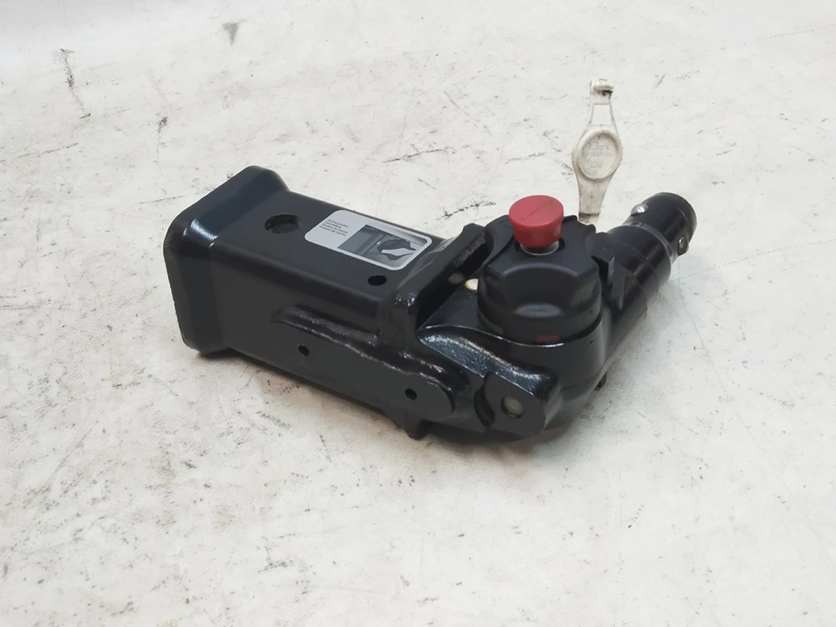 4 Фаркоп (з ключами) Tesla Model X 1027582-00-A