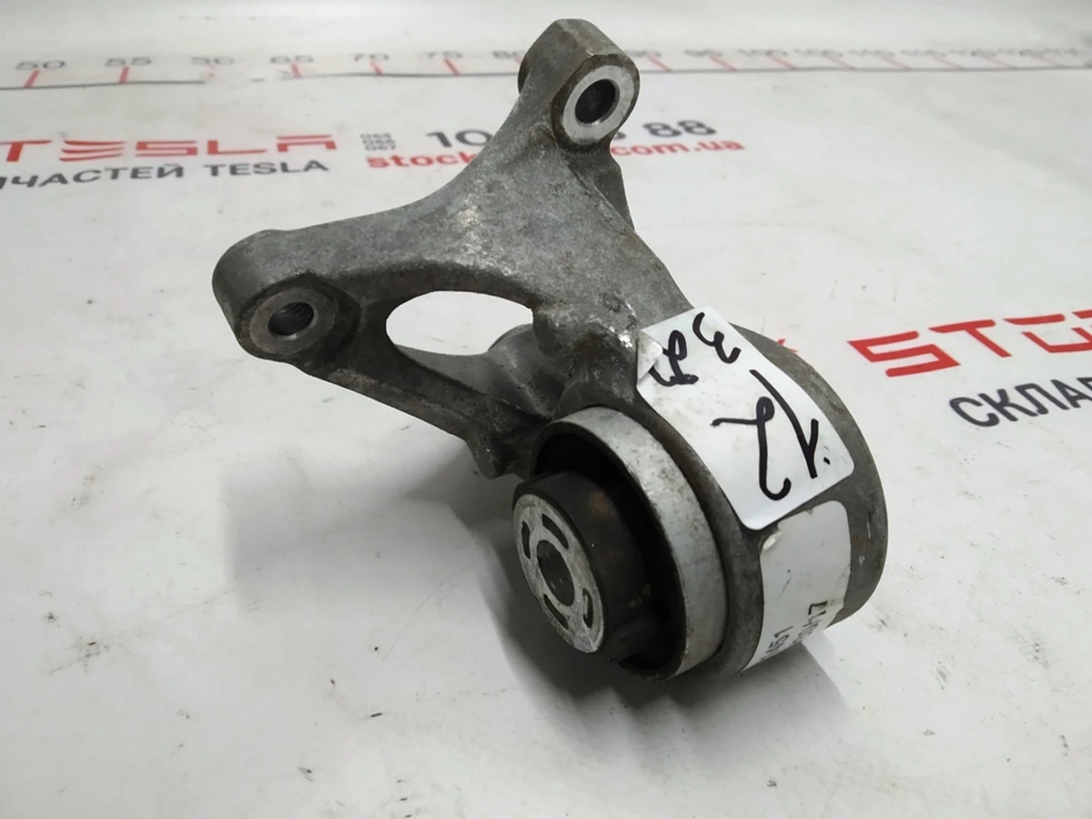 6 Кронштейн кріплення заднього мотора Tesla model S, model S REST,model X 1027591-00-D