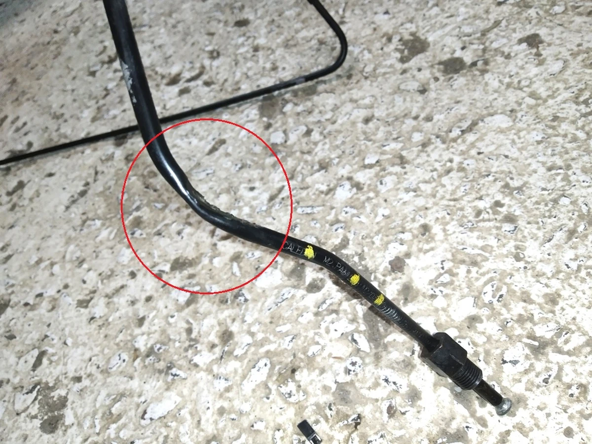 3 Гальмівна магістраль (ліва задня) з пошкодженням Tesla model X 1027713-00-D