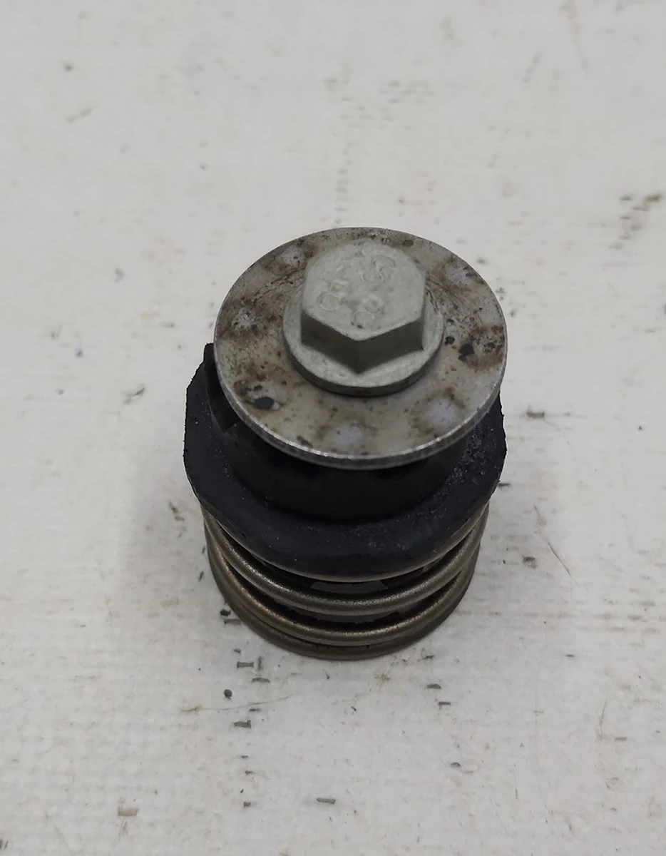 7 Fastener-shock absorber assy of the compressor bracket (plastic) of the upper clamping Tesla model S REST 1064674-00-B