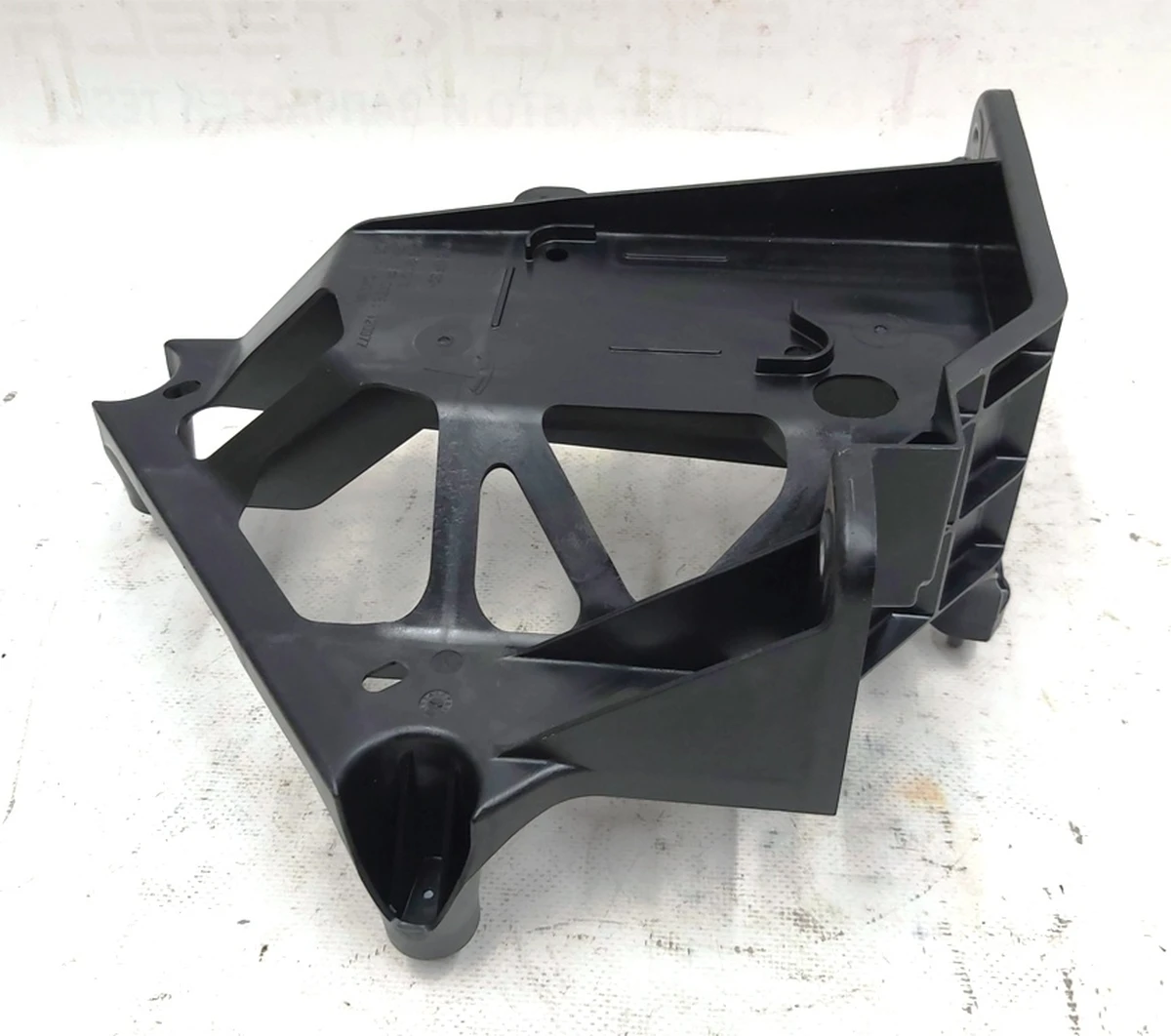 6 AIR SUSP COMPRESSOR BRKT Tesla model X 1027918-00-E