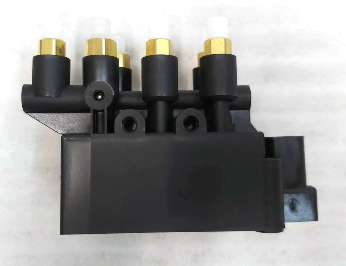 7 Блок клапанов пневмоподвески с соленоидами Tesla model X, model S REST 1027919-00-B