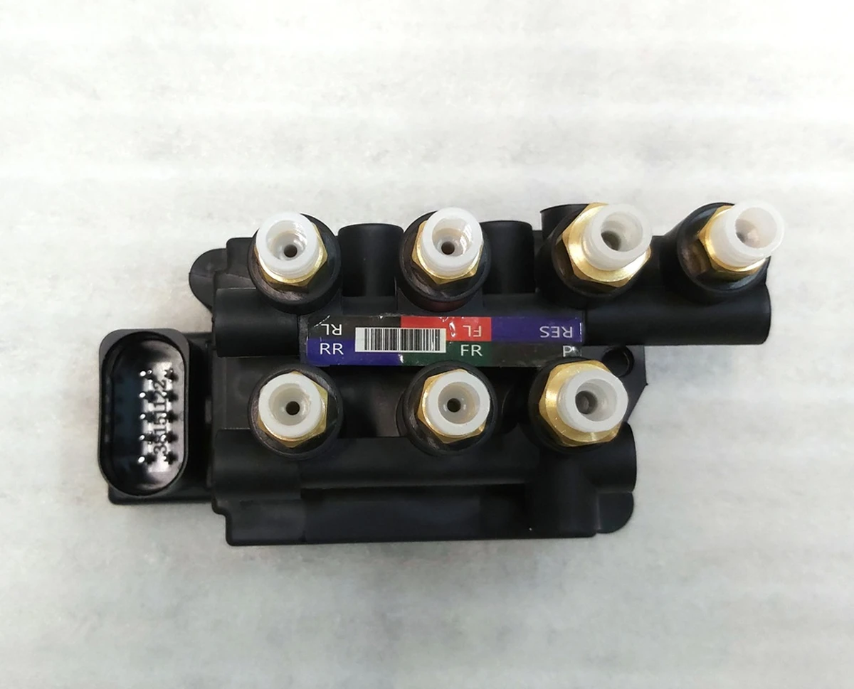 7 Блок клапанов пневмоподвески с соленоидами Tesla model X, model S REST 1027919-00-B