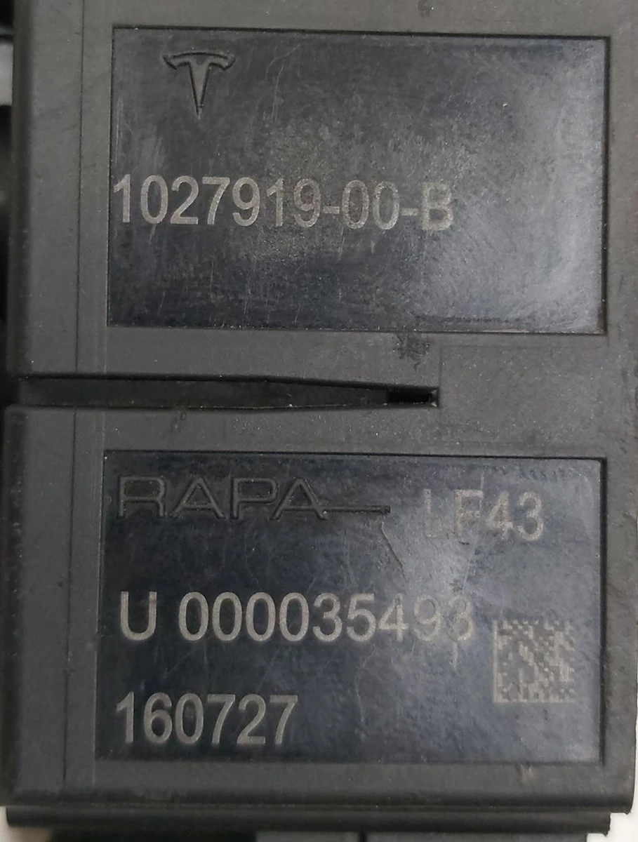 7 Блок клапанів пневмопідвіски із соленоїдами некондиція Tesla model X, model S REST 1027919-00-B
