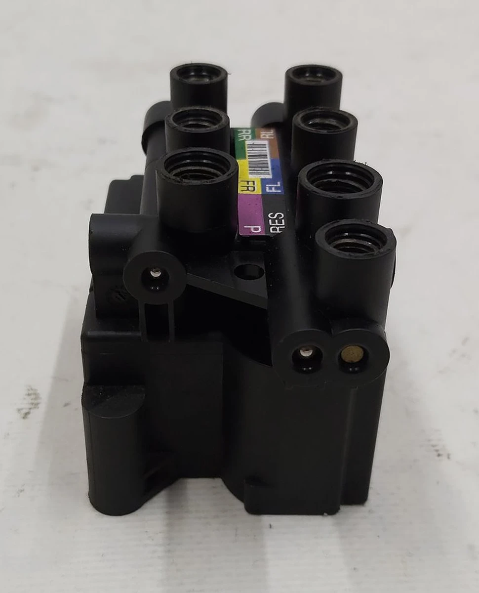 7 Блок клапанів пневмопідвіски із соленоїдами некондиція Tesla model X, model S REST 1027919-00-B