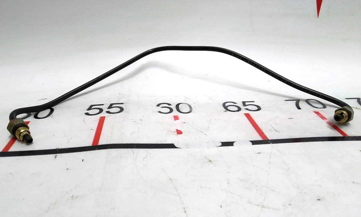 18 Трубка блока клапанов пневмоподвески M8 (малая) Tesla Model X 1027932-00-A