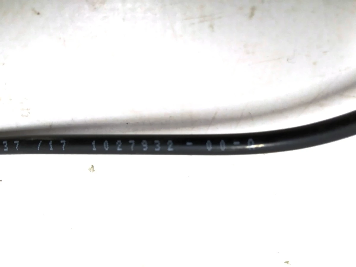 18 Трубка блока клапанов пневмоподвески M8 (малая) Tesla Model X 1027932-00-A