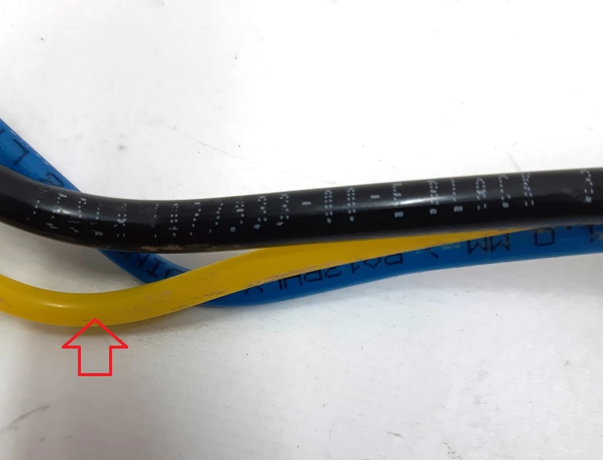 3 Pneumatic line compressor front right (yellow) Tesla model X 1027933-00-E