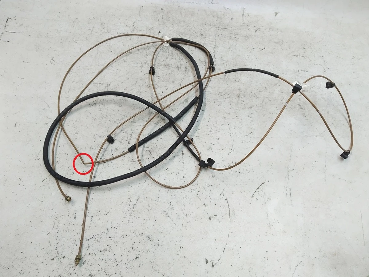 4 Пневмопровід задня ліва сторона (коричнева трубка) з пошкодженням Tesla Model X 1027937-00-C. 