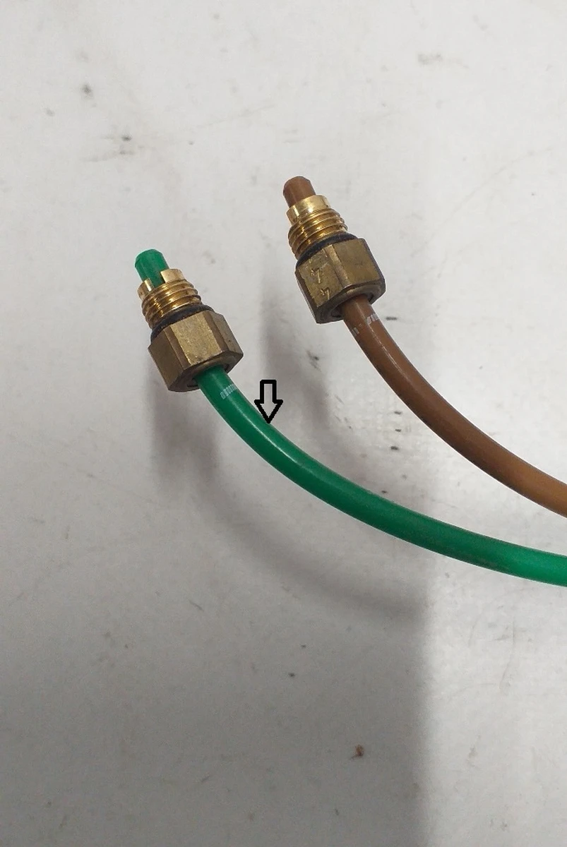 4 Pneumatic line rear right side damaged Tesla model X 1027937-00-C