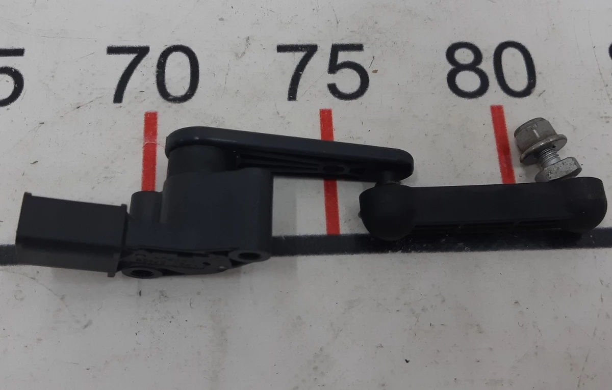 1 Датчик уровня пневмоподвески передний левый Tesla model S, model S REST, model X 1027941-00-B
