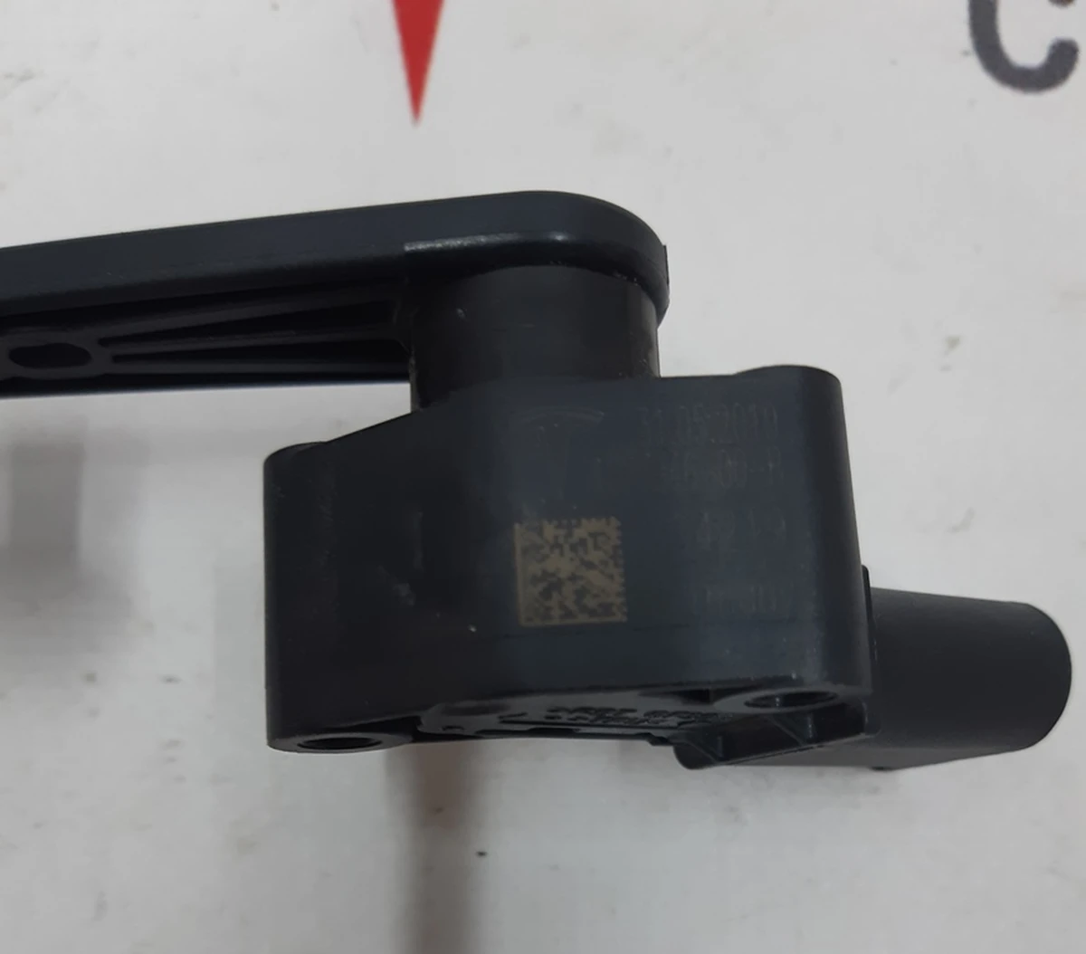 1 Air Suspension Level Sensor Front Right Tesla model X S REST 1027946-00-B