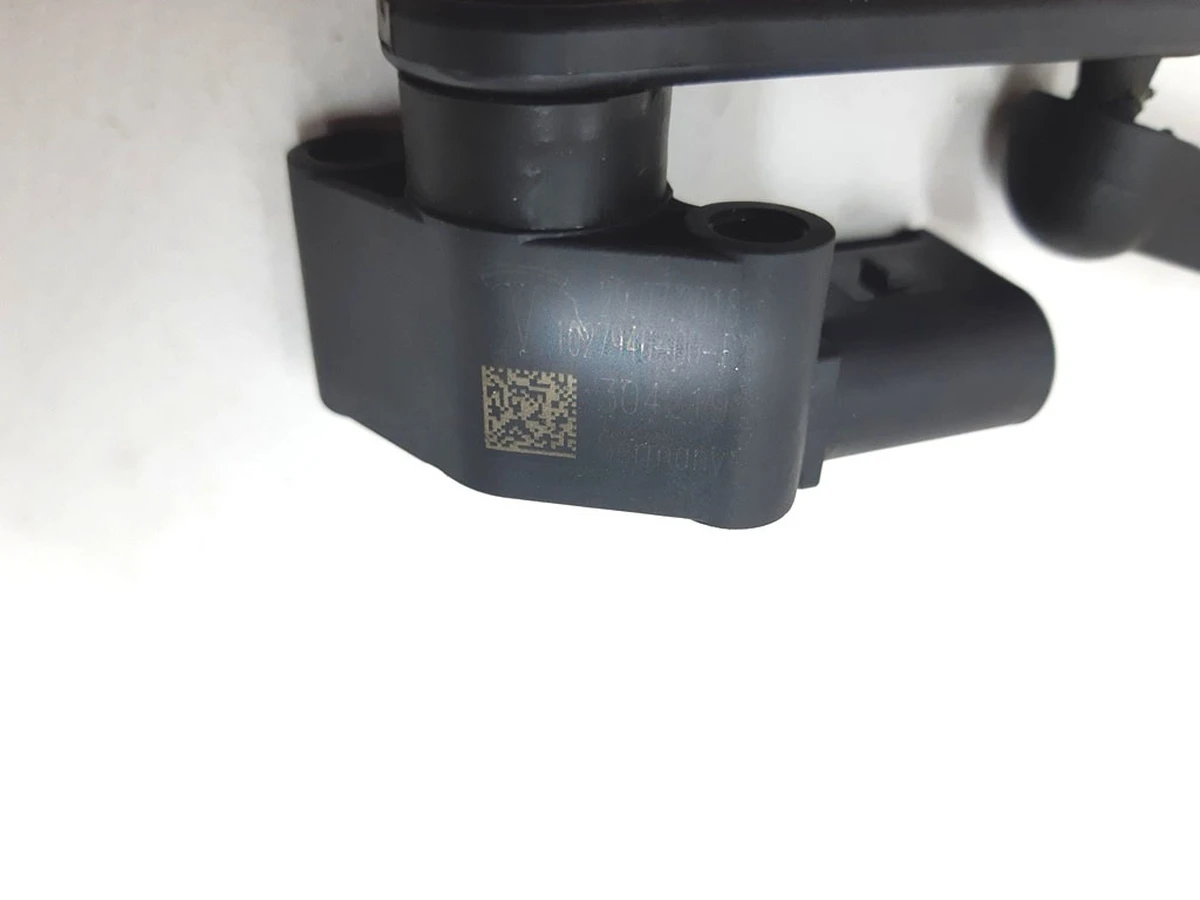 1 Air Suspension Level Sensor Front Right Tesla model X S REST 1027946-00-B