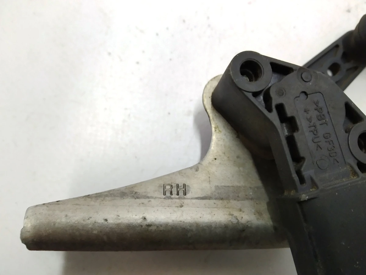 4 AIR SUSPENSION RIDE HEIGHT SENSOR BRACKET - REAR RIGHT HAND Tesla model S, model S REST, model X 1027946-00-B