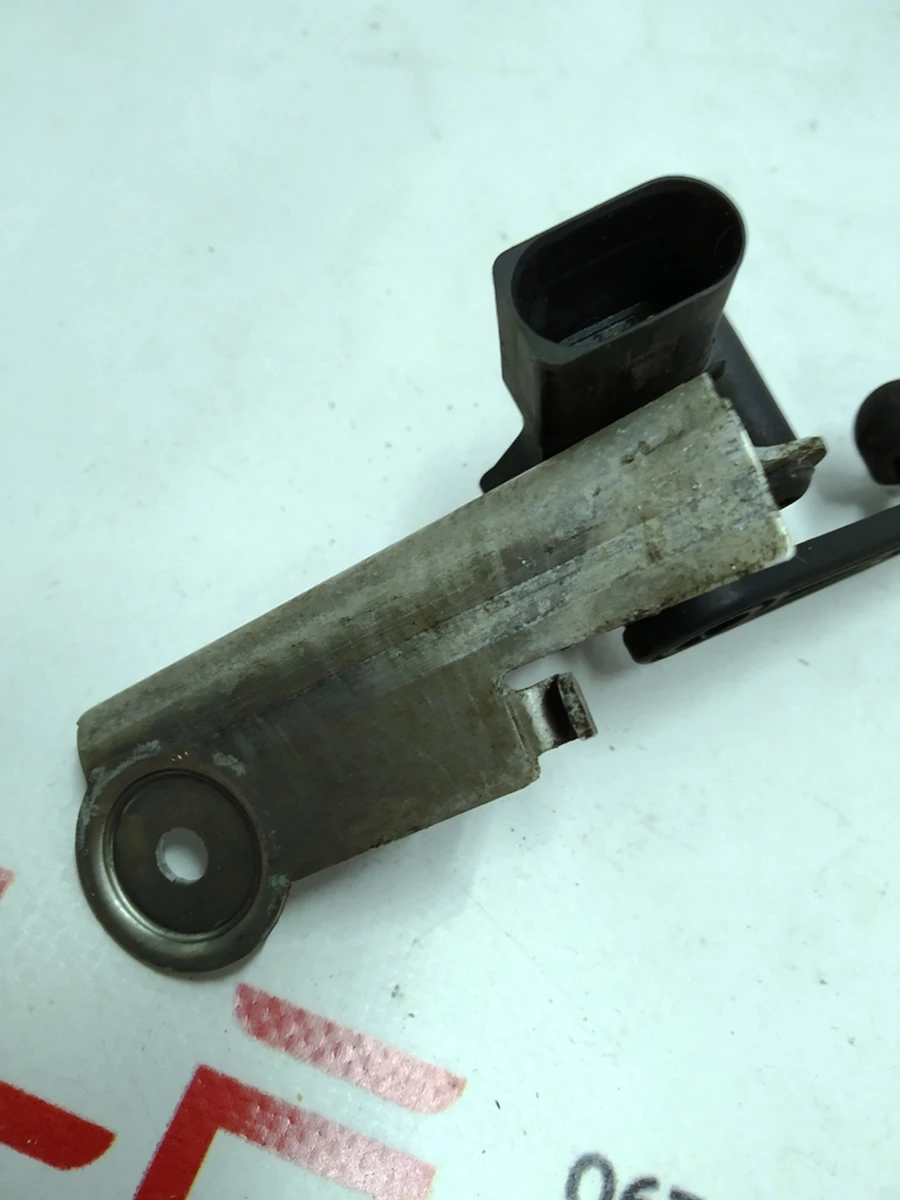 4 AIR SUSPENSION RIDE HEIGHT SENSOR BRACKET - REAR RIGHT HAND Tesla model S, model S REST, model X 1027946-00-B