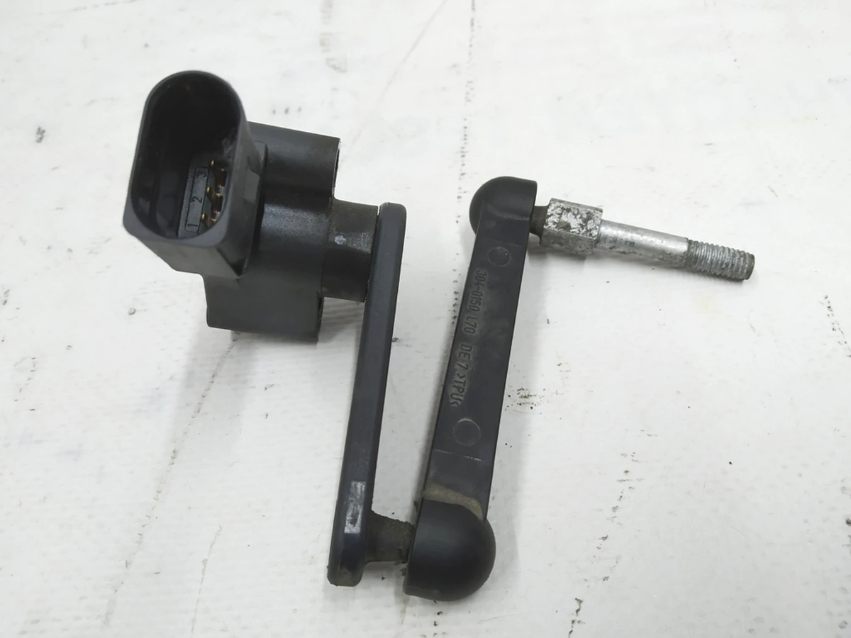 9 Датчик рівня задньої пневмопідвіски правий Tesla 1027976-00-A