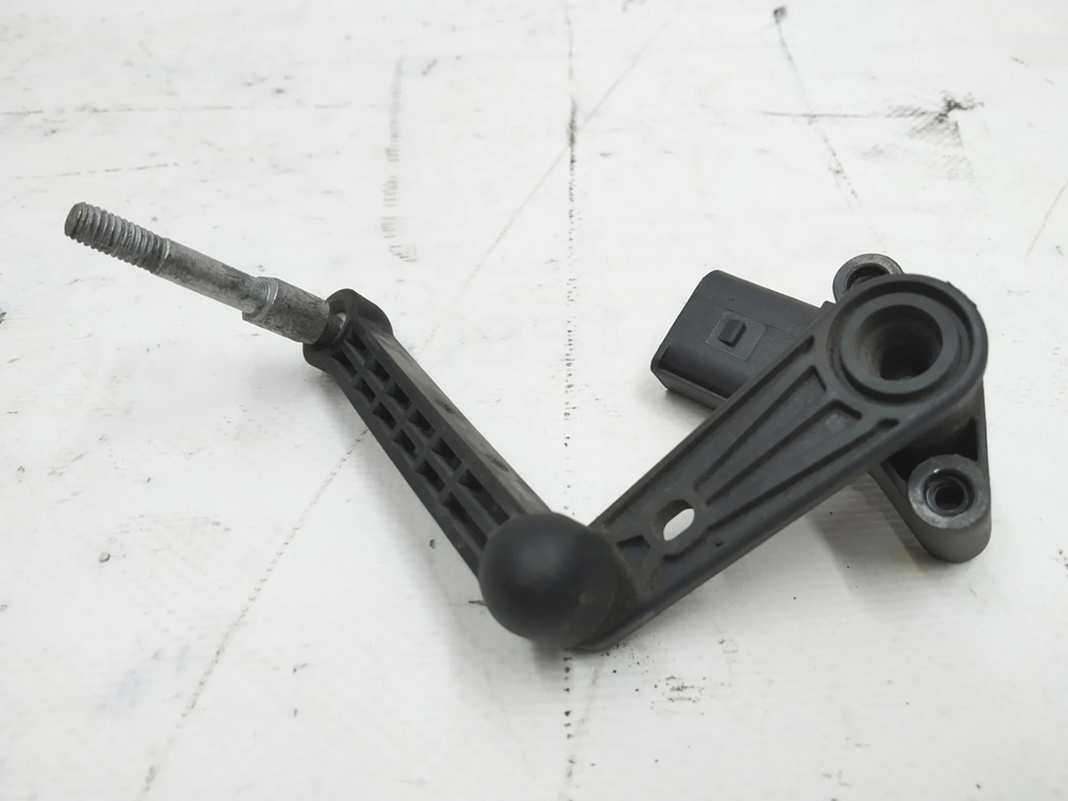 9 Датчик рівня задньої пневмопідвіски правий Tesla 1027976-00-A