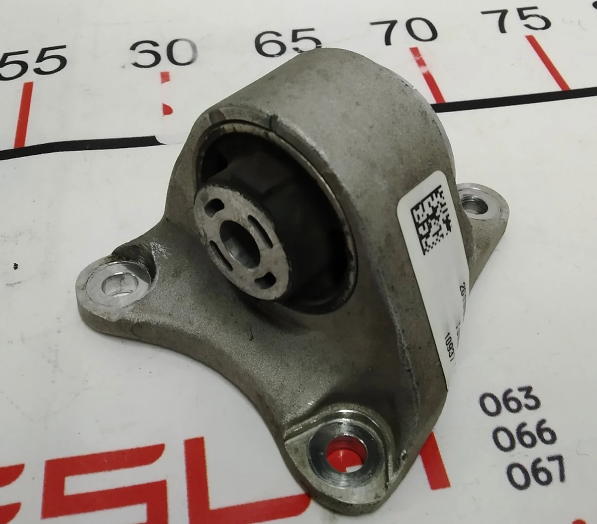 4 Кронштейн кріплення заднього мотора Tesla Model S, Model S REST 1028034-00-B