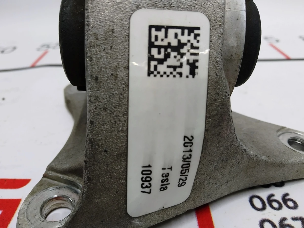 4 Кронштейн кріплення заднього мотора Tesla Model S, Model S REST 1028034-00-B