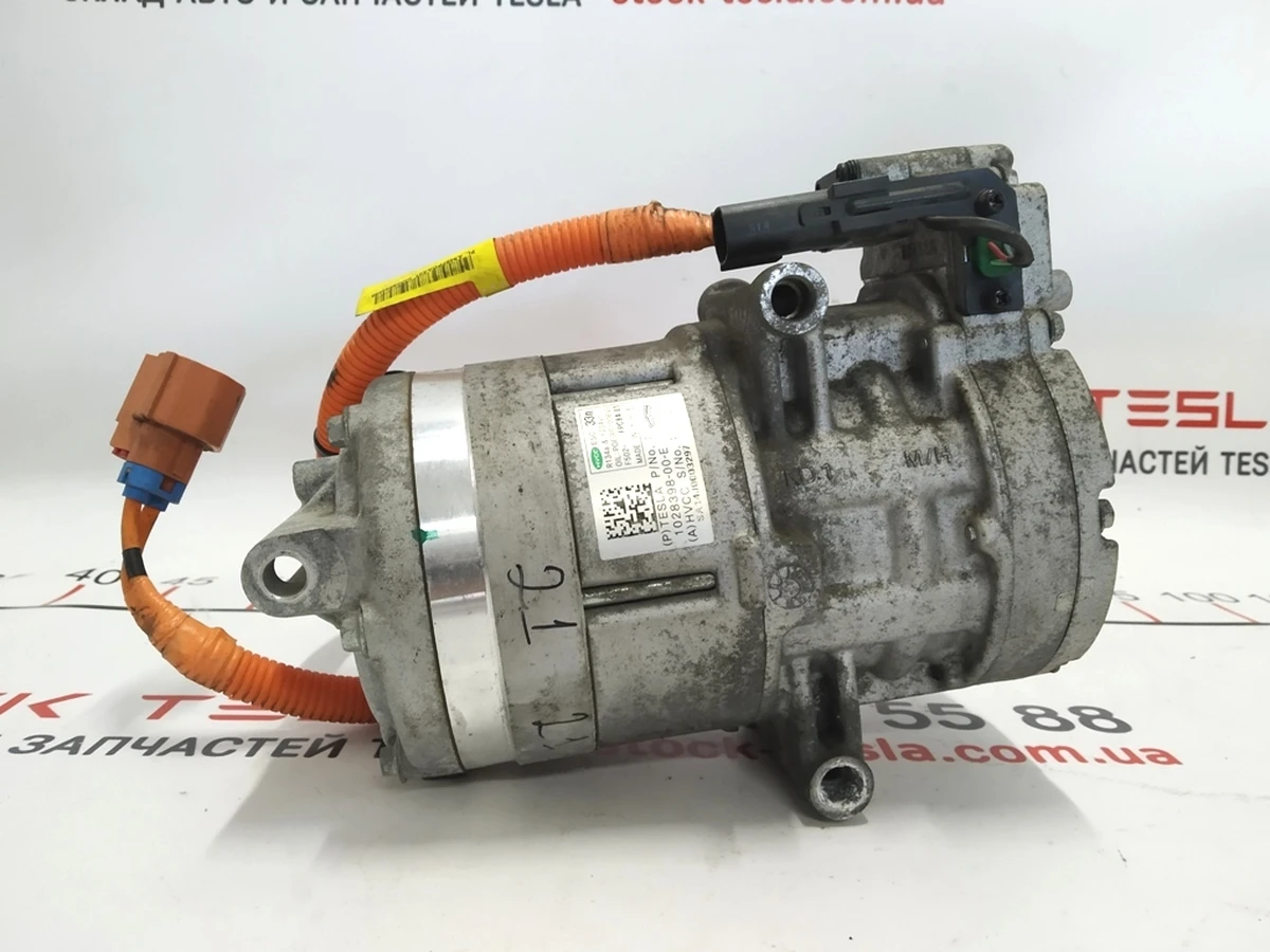 1 A/C compressor RWD AWD Tesla model S 1028398-00-J 1 A/C compressor RWD AWD Tesla model S 1028398-00-J