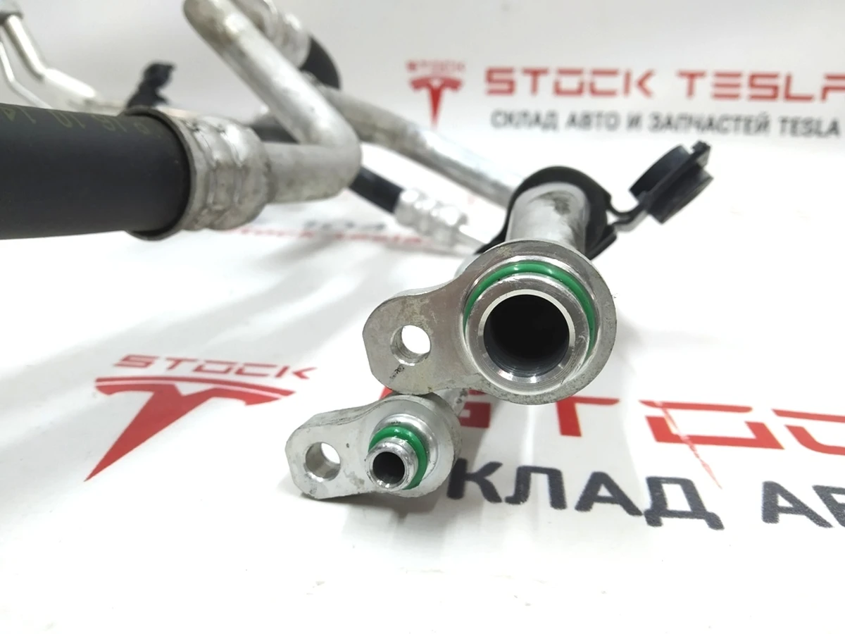 1 Трубопровід системи кондиціонування RWD Tesla model S 1028400-00-D