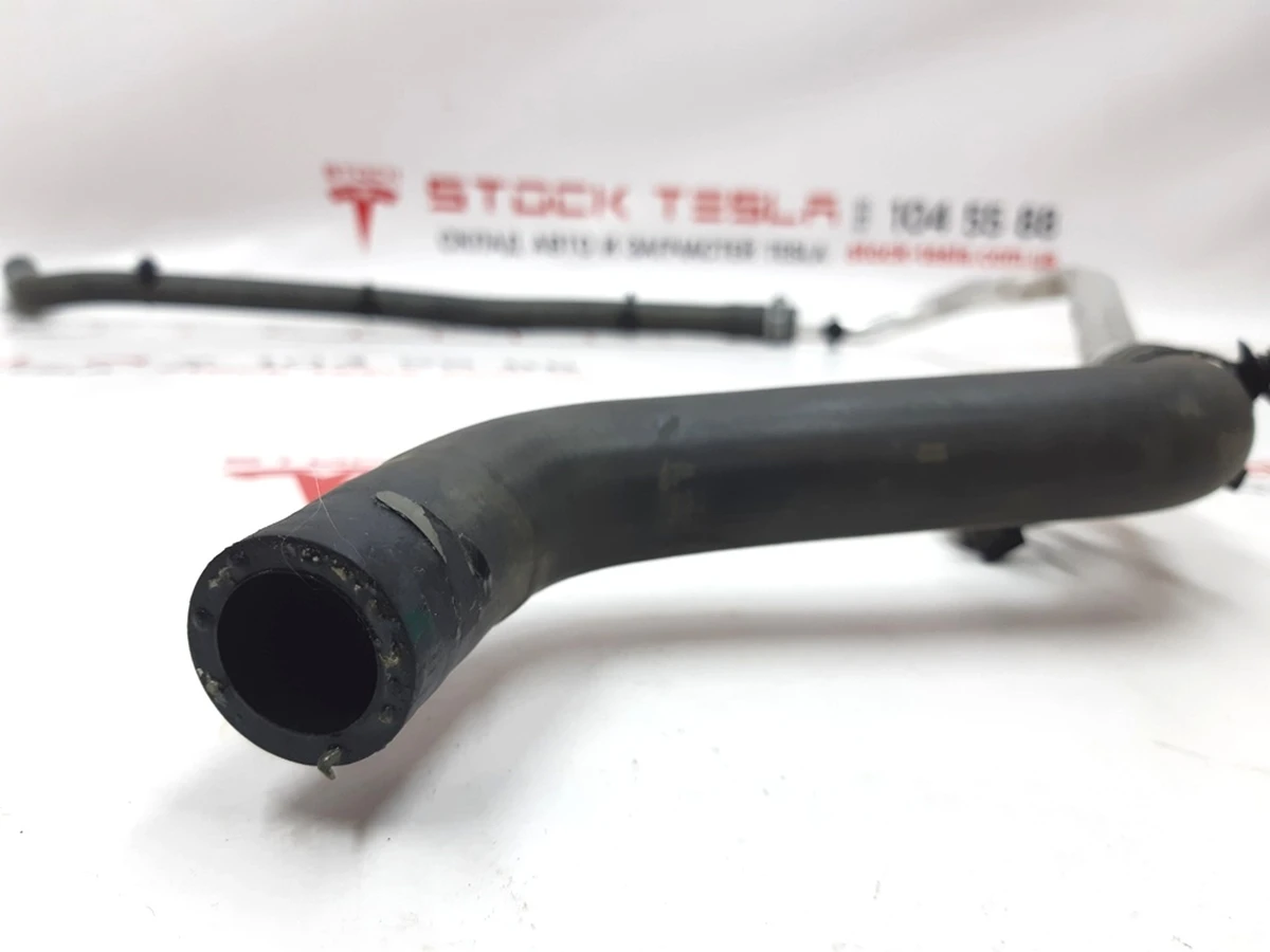 16 HOSE (BATT), PUMP TO DCDC ASSY Tesla model S 1028527-00-B