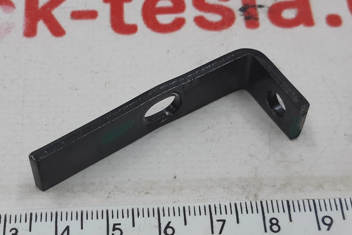 Кронштейн обмежувач основної високовольтної батареї малий Tesla model S 1028600-00-B