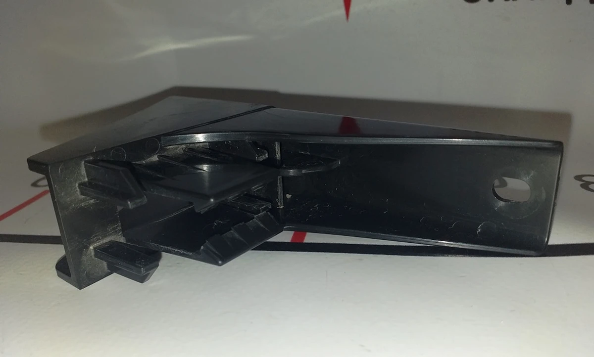 10 Кронштейн кріплення планки підтримки передньої подкапотной Tesla model S 1028634-00-B