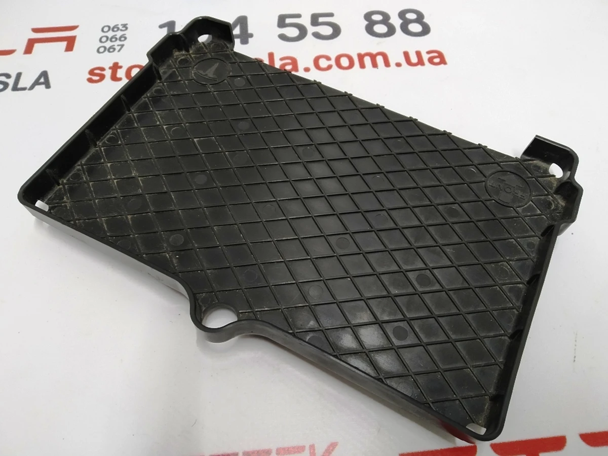 Пластиковий лоток під АКБ AWD Tesla S REST 1028668-00-E