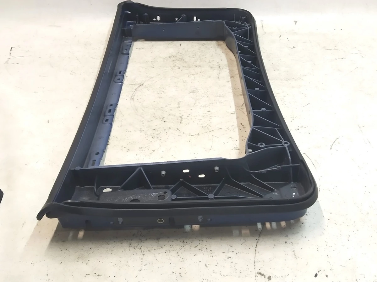 6 Панель верхні двері задньої лівої з ущільнювачем у зборі Tesla Model X 1028768-00-L