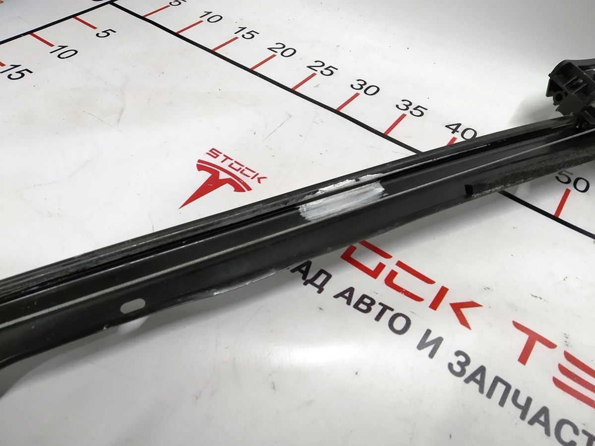 1 Front left window lifter (guide strip deformed) Tesla model X 1028818-00-F