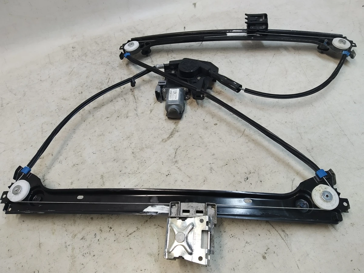 1 Склопідйомник передній правий Tesla model X 1028819-00-F