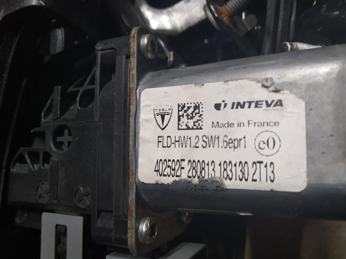 2 Склопідйомник задній лівий Tesla model X 1028820-00-F