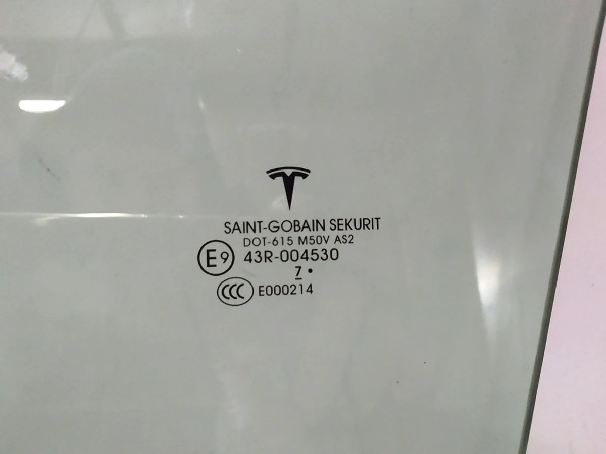 5 Скло дверей передньої лівої Tesla model X 1028822-00-J