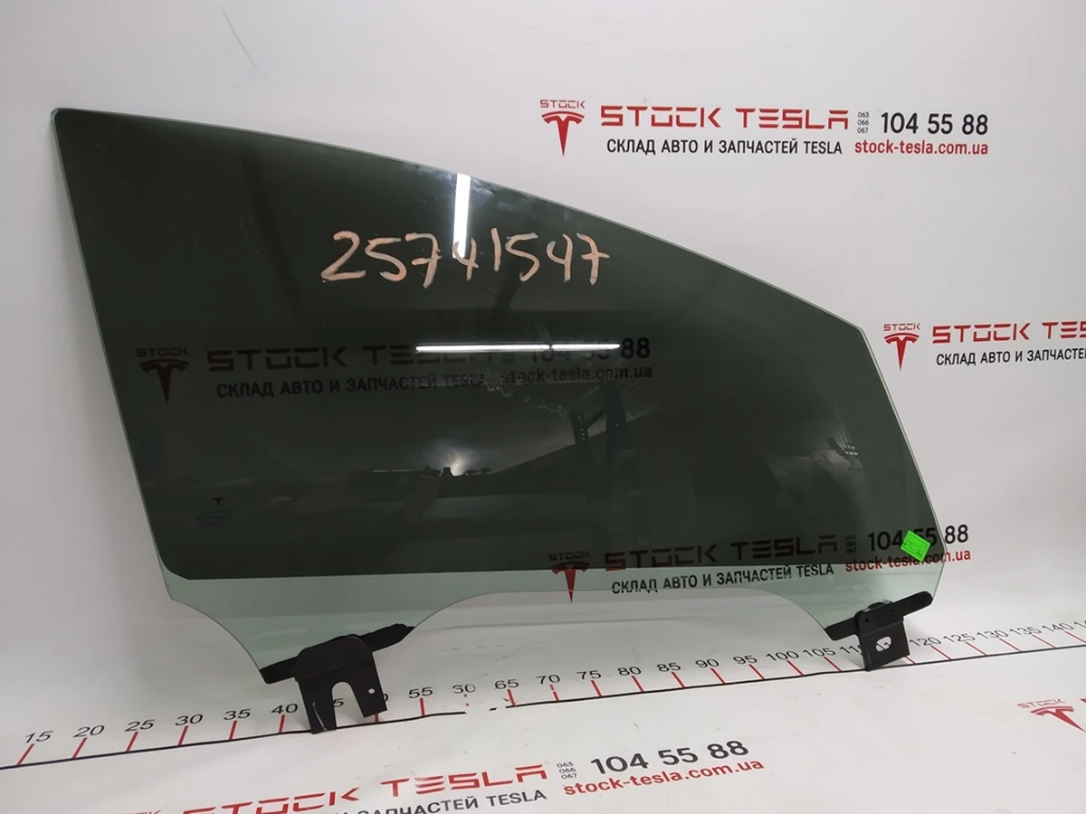 5 Скло дверей передньої правої Tesla model X 1028823-00-J