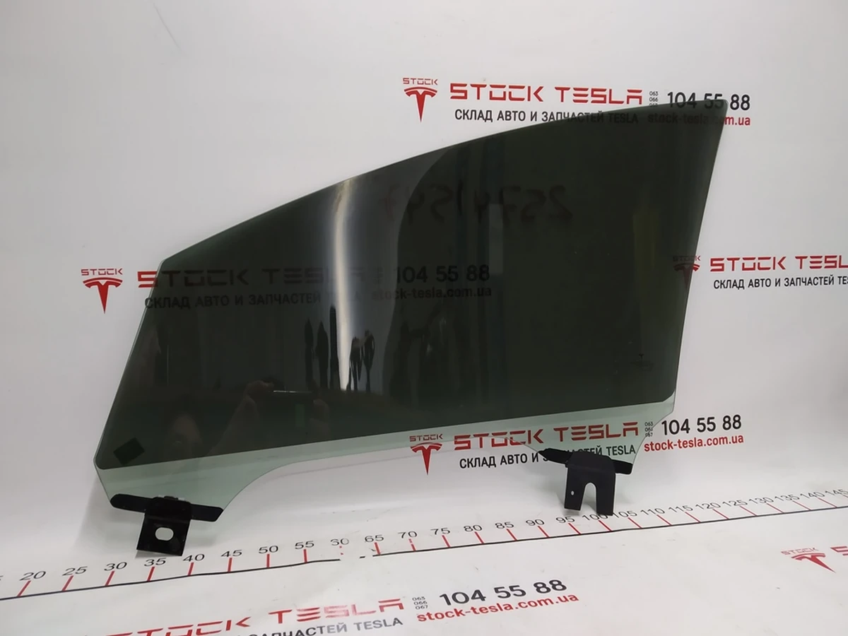 5 Скло дверей передньої правої Tesla model X 1028823-00-J